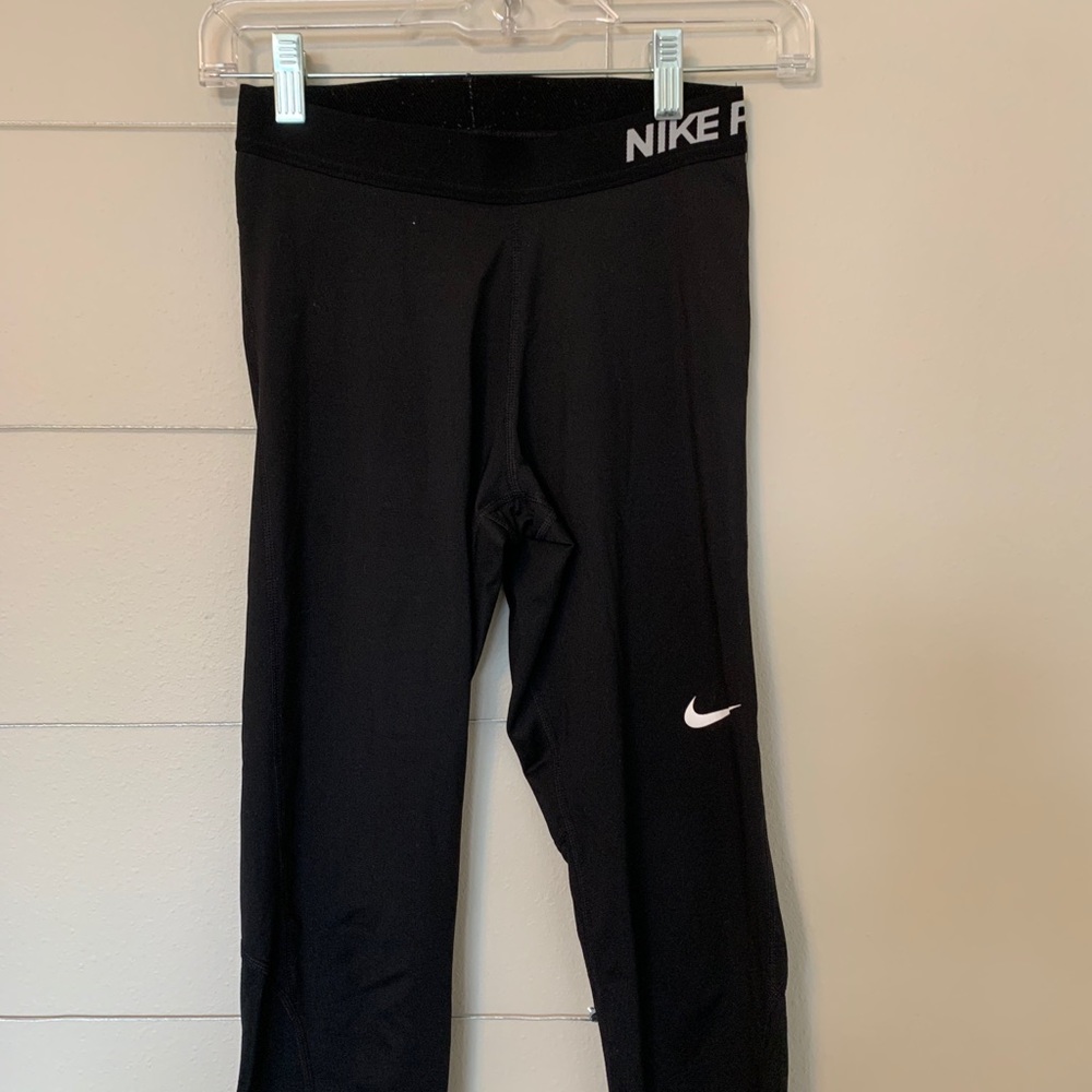 NikePro cropped tights NWOT